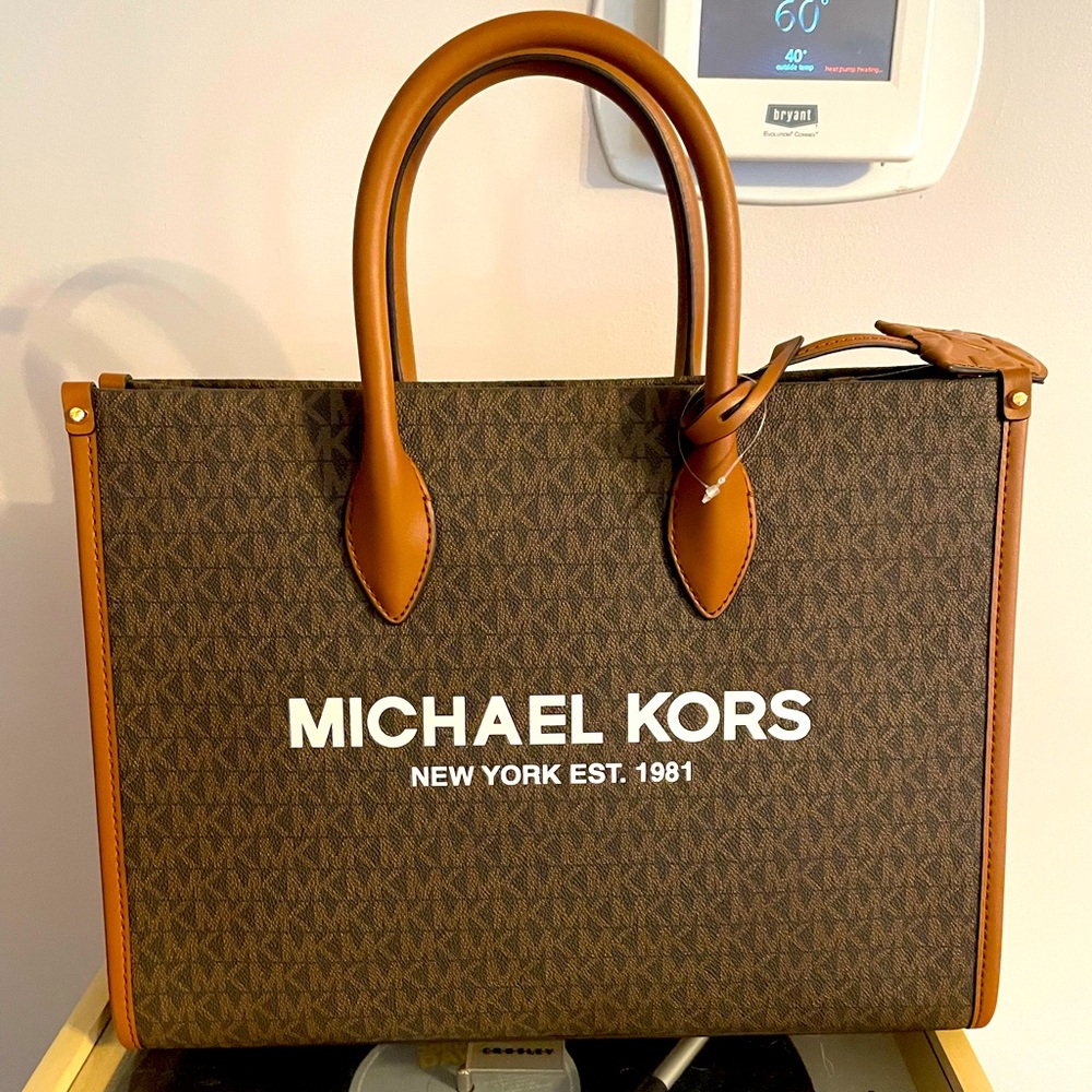 Brand new with tags Michael Kors Mirella bag. Never been used.